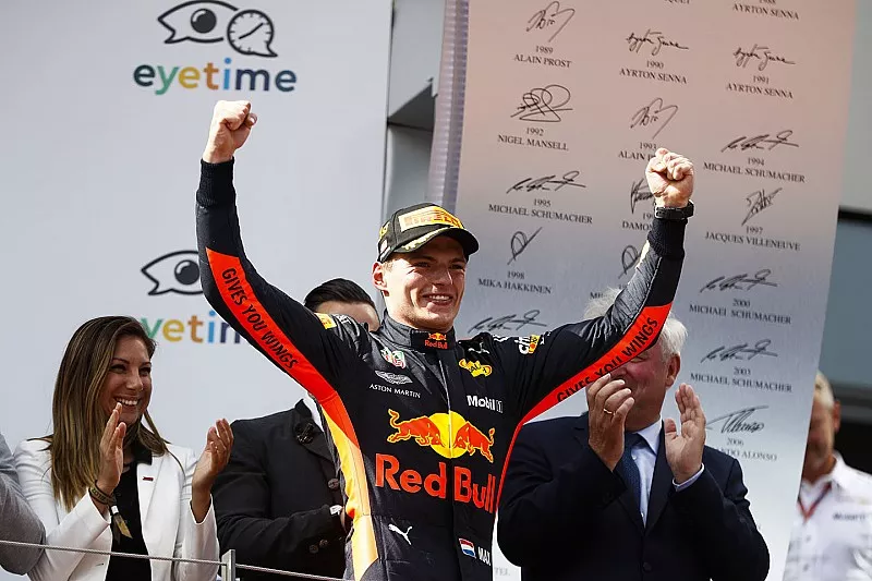 Max Verstappen, Red Bull Racing, 1e plaats, op het podium