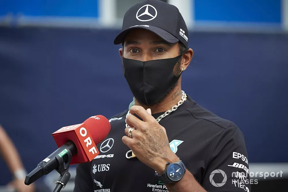 Lewis Hamilton, Mercedes-AMG Petronas F1, parla ai media