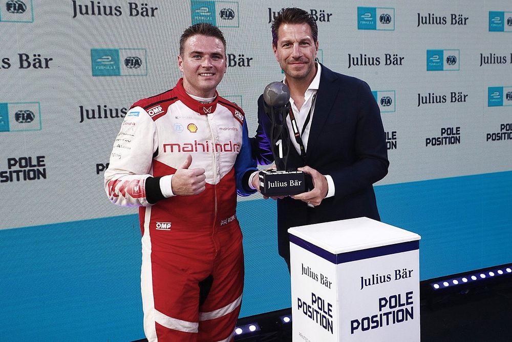 Ganador de la pole, Oliver Rowland, Mahindra Racing, Marco Parroni, Jefe de Patrocinio Global y Director General SA, Julius Baer