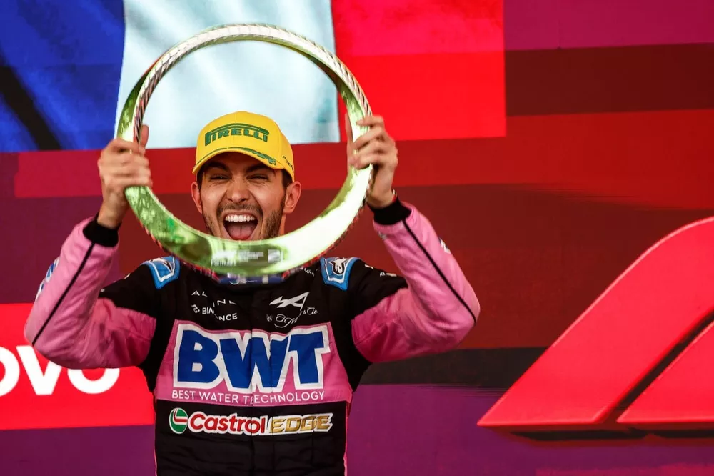 Esteban Ocon, Alpine F1 Team, deuxi&egrave;me, sur le podium