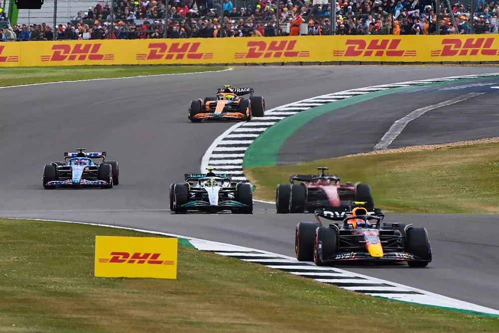 Sergio P&eacute;rez, Red Bull Racing RB18, Charles Leclerc, Ferrari F1-75, Lewis Hamilton, Mercedes W13, Fernando Alonso, Alpine A522