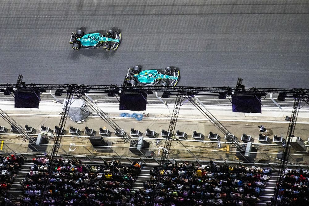 Nico Hulkenberg, Aston Martin AMR22, Lance Stroll, Aston Martin AMR22