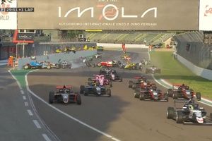 VÍDEO: Prova da F4 Italiana em Ímola é suspensa após 'big one' na largada