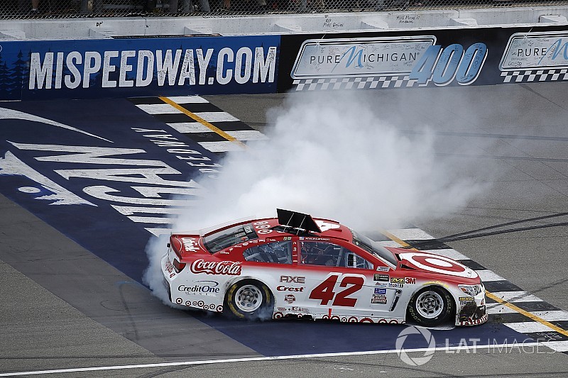 NASCAR: Michigan-Hattrick für Kyle Larson nach Killer-Restart