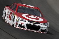 Larson manda en la segunda práctica en NASCAR y Suárez en 14°