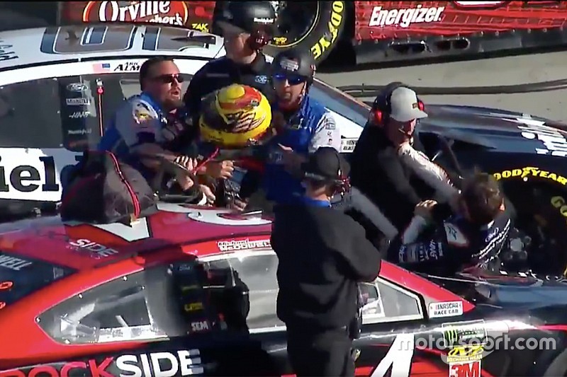 Fight breaks out on pit road during Cup qualifying at Phoenix