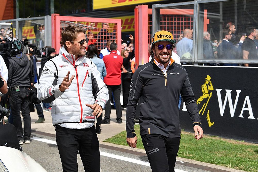 Romain Grosjean, Haas F1 Team y Fernando Alonso, McLaren 