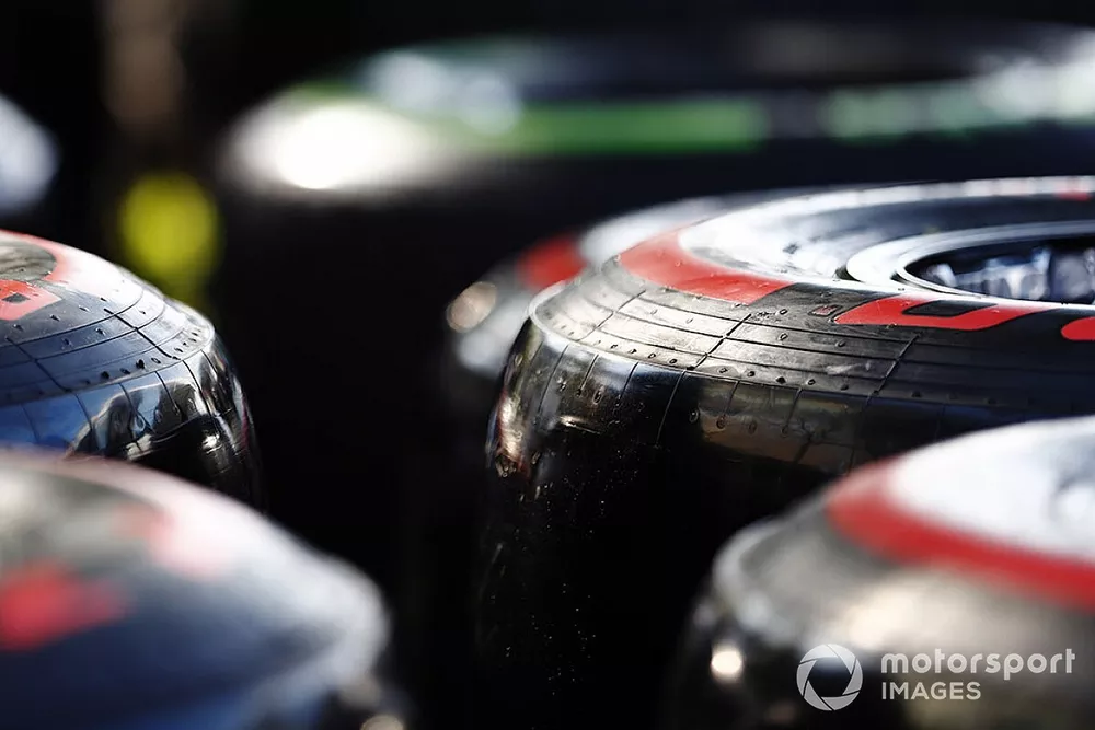 Les pneus Pirelli dans le paddock