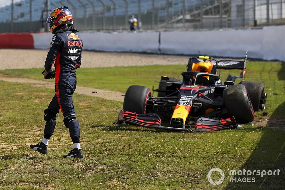 Alex Albon, Red Bull Racing RB16 after crashing
