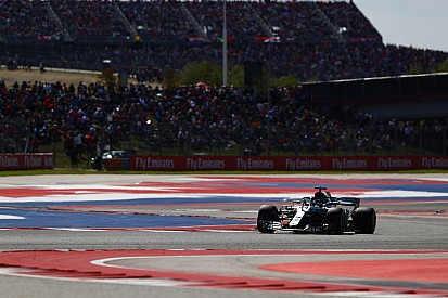 Hamilton nam geen risico bij Verstappen: “Gaf hem veel ruimte”