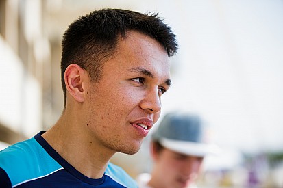 Pisah dengan Nissan, Albon berpeluang ke Toro Rosso