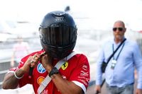 Lewis Hamilton sorprende en Mónaco al llegar en una superbike especial