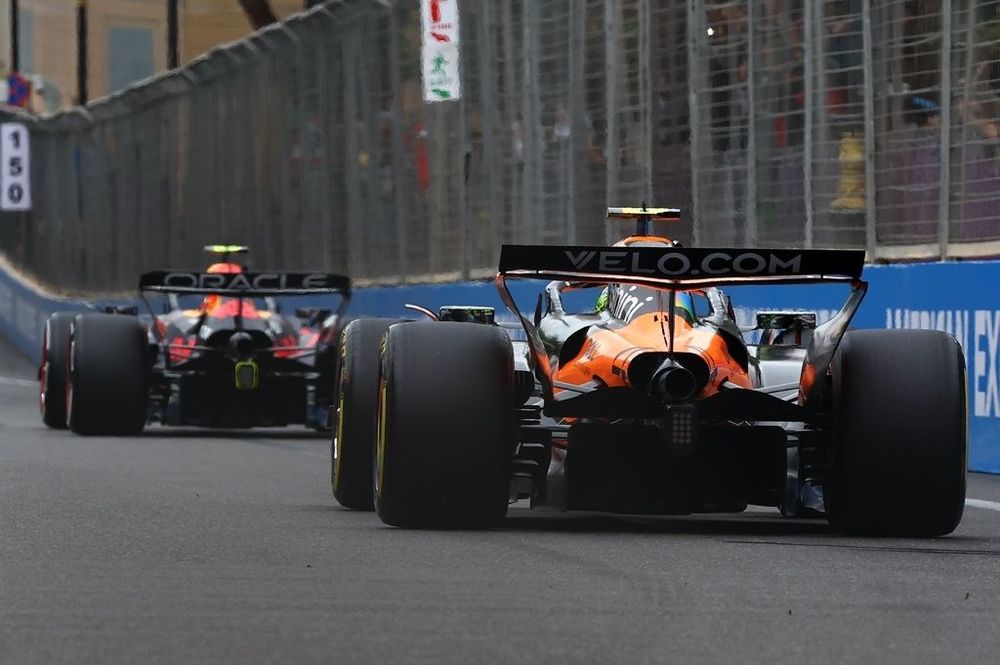 Lando Norris, McLaren, Yuki Tsunoda, Red Bull Racing Team