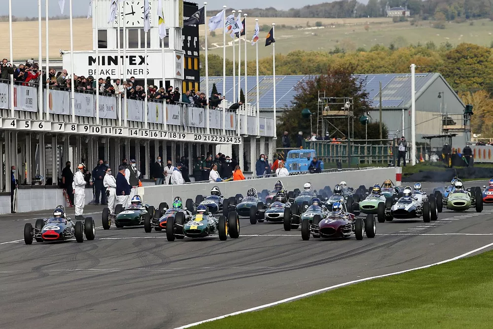 1018324029-LAT-20201017-GLOVER TROPHY START 02