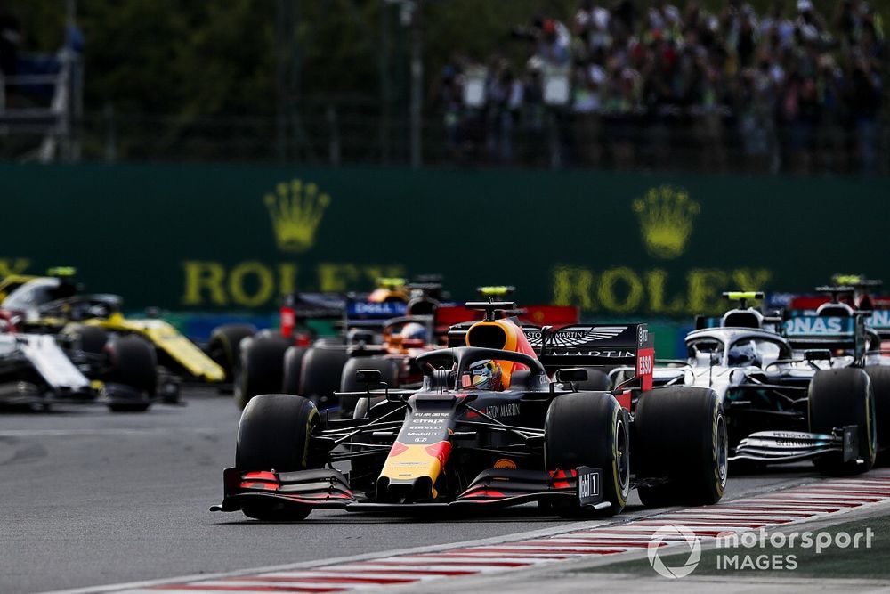 MvMax Verstappen, Red Bull Racing RB15 leads Valtteri Bottas, Mercedes AMG W10 at the start of the race