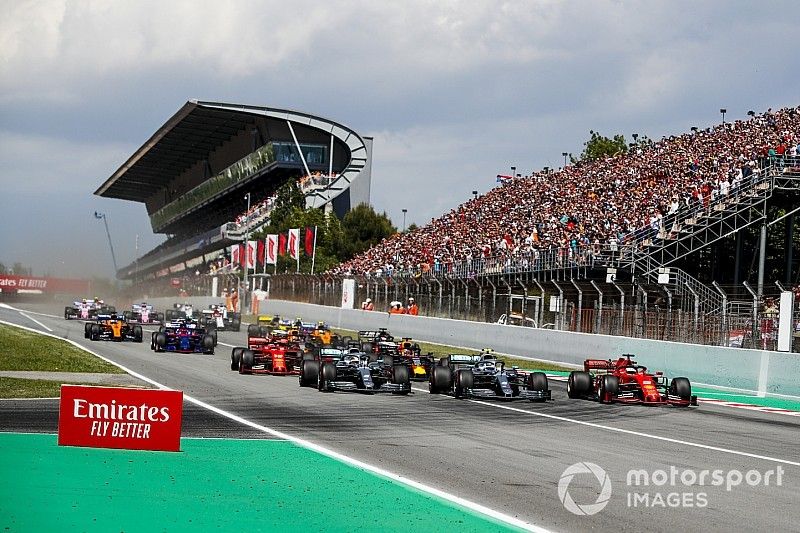 Lewis Hamilton, Mercedes AMG F1 W10, Valtteri Bottas, Mercedes AMG W10, and Sebastian Vettel, Ferrari SF90, battle for the lead as they lead the field towards the first corner at the start