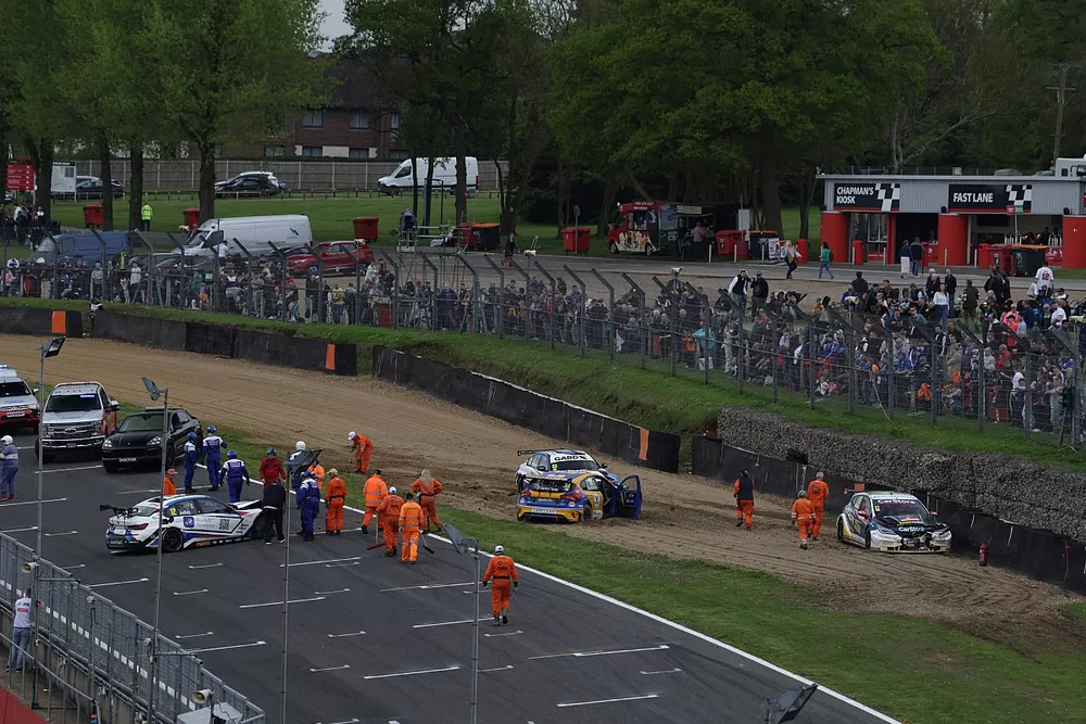 Crash, Adam Morgan, Car Gods with Ciceley Motorsport BMW 330e M Sport, Daniel Rowbottom, NAPA Racing UK Ford Focus ST,  Andrew Watson, CarStore Power Maxed Racing Vauxhall Astra,  Stephen Jelley, Team BMW BMW 330e M Sport 