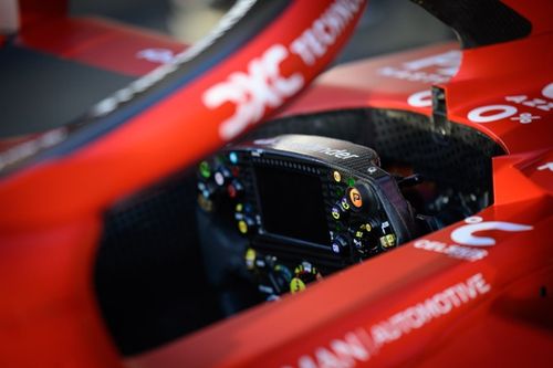 Cómo Hamilton cambió el volante de Ferrari para que sea como el de Mercedes