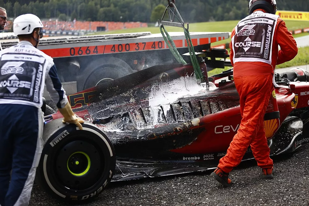 I commissari spostano la vettura di Carlos Sainz, Ferrari F1-75 