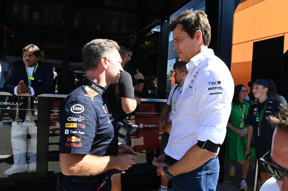 Christian Horner, director del equipo Red Bull Racing, Toto Wolff, director del equipo y consejero delegado de Mercedes AMG