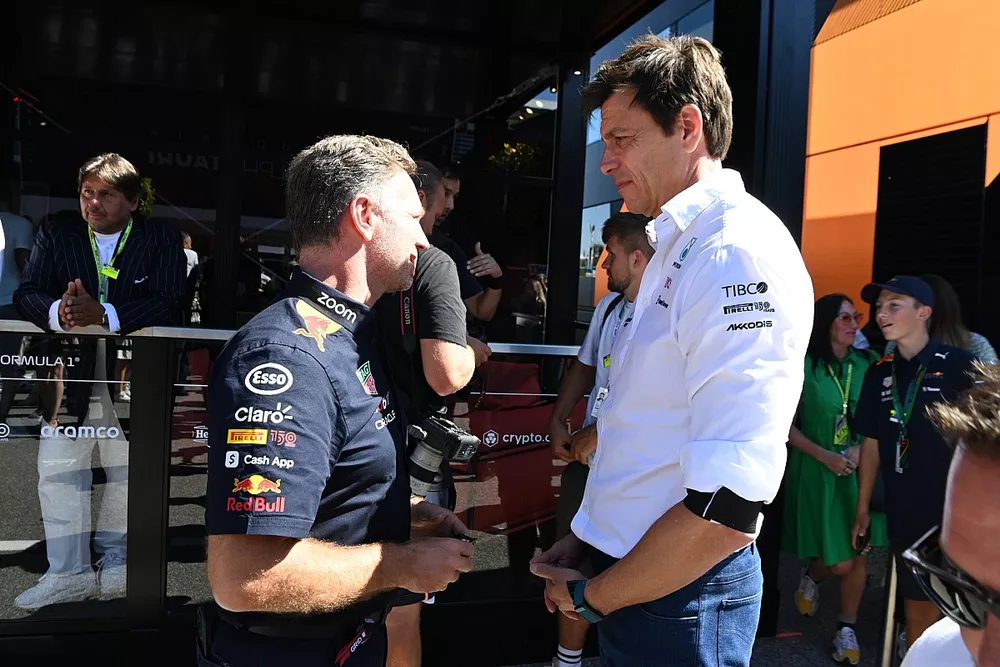 Christian Horner, director del equipo Red Bull Racing, Toto Wolff, director del equipo y consejero delegado de Mercedes AMG