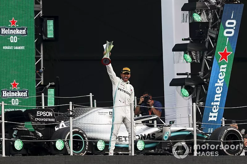 Racewinnaar Lewis Hamilton, Mercedes AMG F1 viert feest