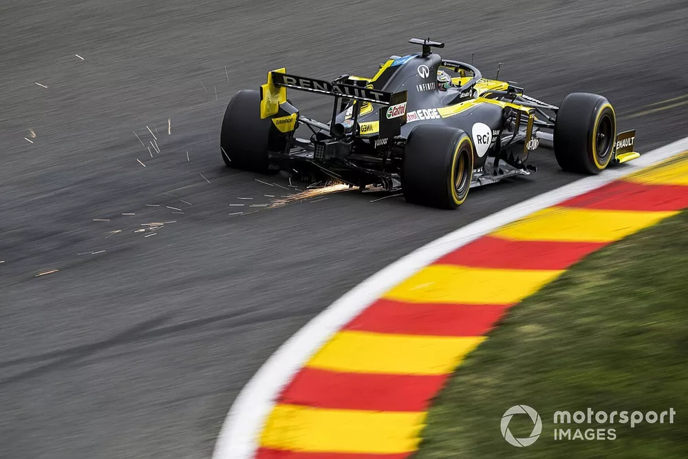 Daniel Ricciardo, Renault F1 Team R.S.20, kicks up some sparks