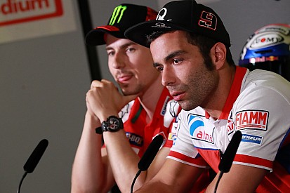Petrucci vs. Lorenzo: Schuldzuweisungen nach Beinahe-Unfall