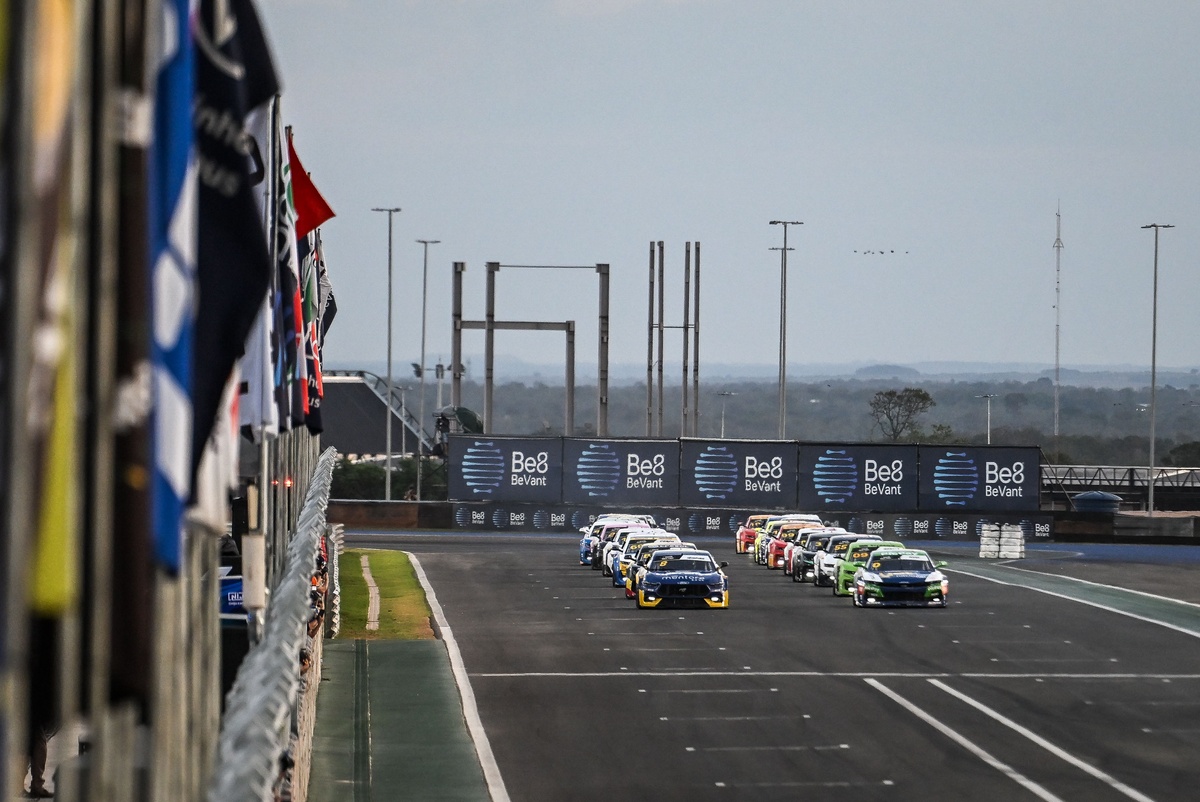 Playoffs da NASCAR Brasil começam em Chapecó