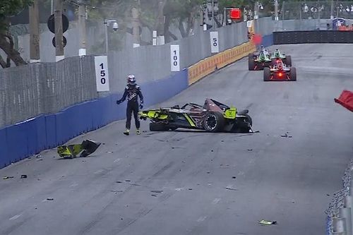 V&Iacute;DEO F&oacute;rmula E: Pepe Mart&iacute; 'rampa' Muller e Da Costa, capota e carro pega fogo no Samb&oacute;dromo do Anhembi; veja imagens