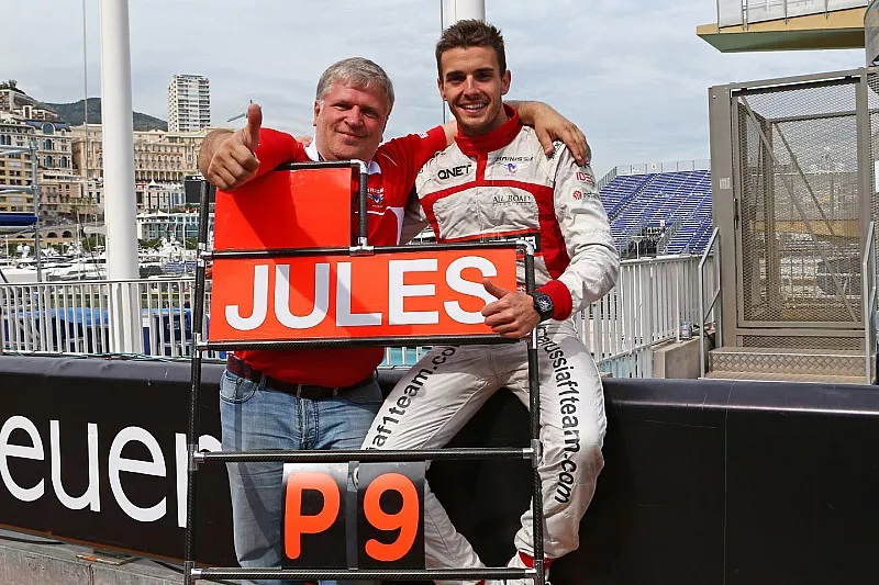 Jules Bianchi, Marussia F1 Team, viert de eerste F1-punten van hem en het team met Andrei Cheglakov,