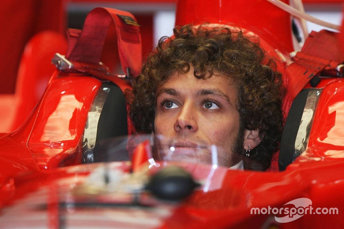 O dia que Rossi dividiu a pista de Ferrari com Schumacher e Alonso