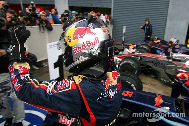 Ganador de la pole Sebastian Vettel celebra