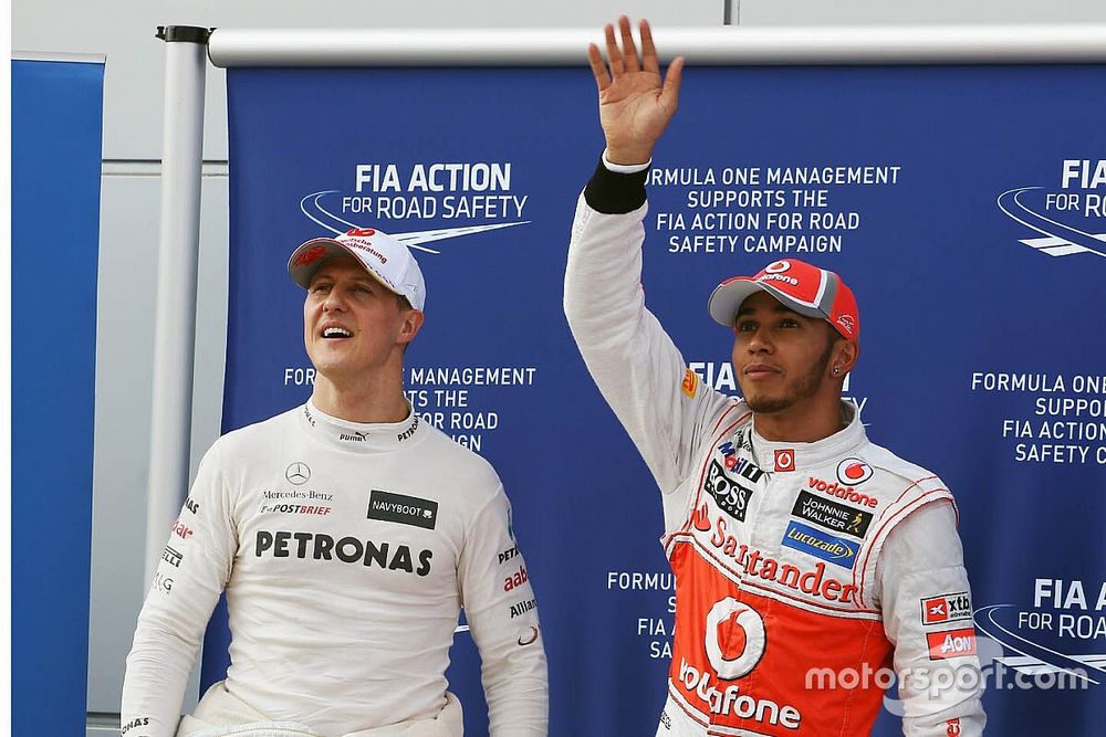 Michael Schumacher, Mercedes GP celebra su tercer puesto de la calificaci&oacute;n en parc ferme con el gan