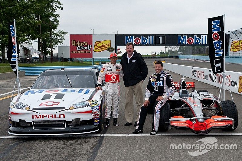 Lewis Hamilton y Tony Stewart