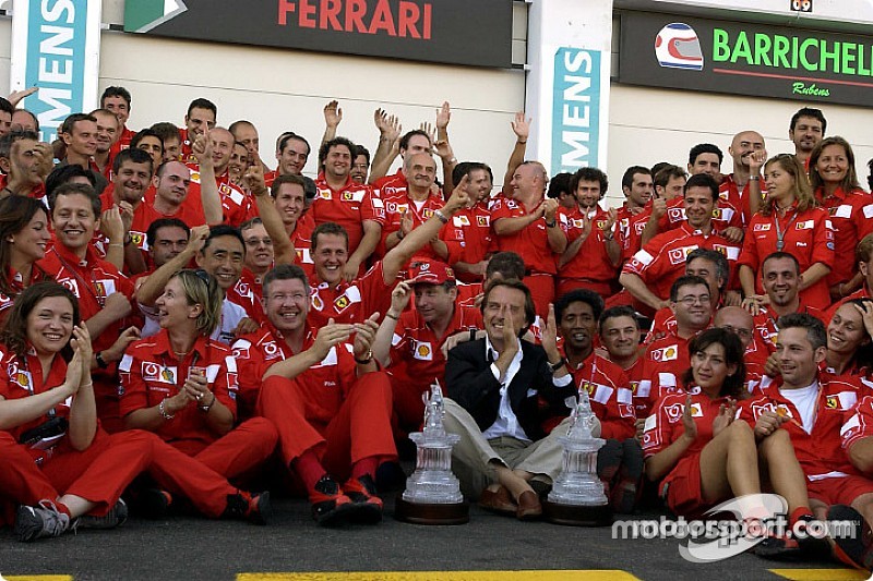 GALERÍA: Schumacher iguala la legendaria marca de Fangio en 2002