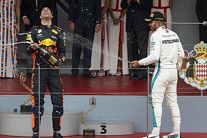 Ricciardo, Red Bull'u bekletiyor