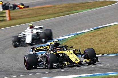 Sainz, "una faena" en una "carrera muy extraña"