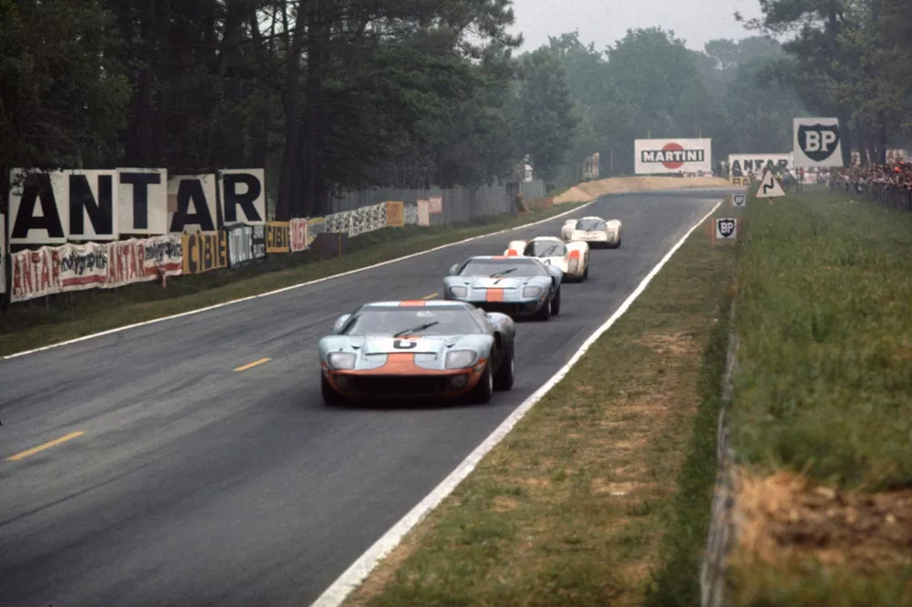 Jacky Ickx, Jackie Oliver, Ford GT40,  leads David Hobbs, Mike Hailwood, Ford GT40, Hans Herrmann, Gerard Larrousse, Porsche 908, and Rudi Lins, Willi Kauhsen, Porsche 908