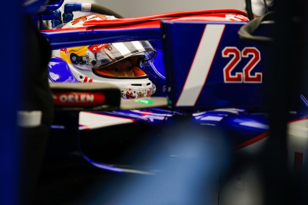 Yuki Tsunoda, Visa Cash App RB F1 Team, in the garage