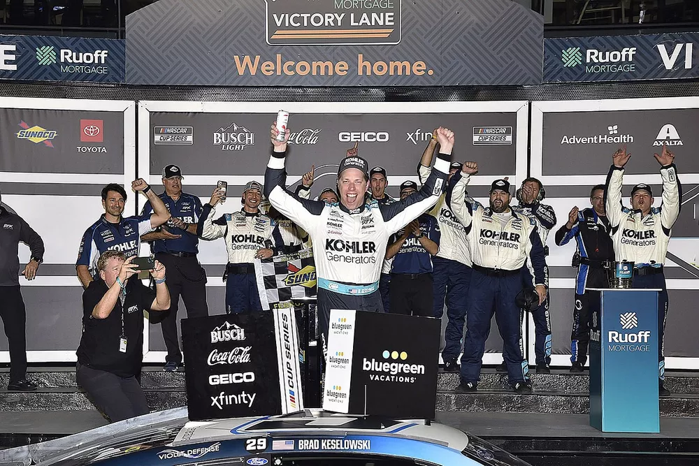 Brad Keselowski, RFK Racing, Ford Mustang Castrol Kohler Generators wins the first Duel