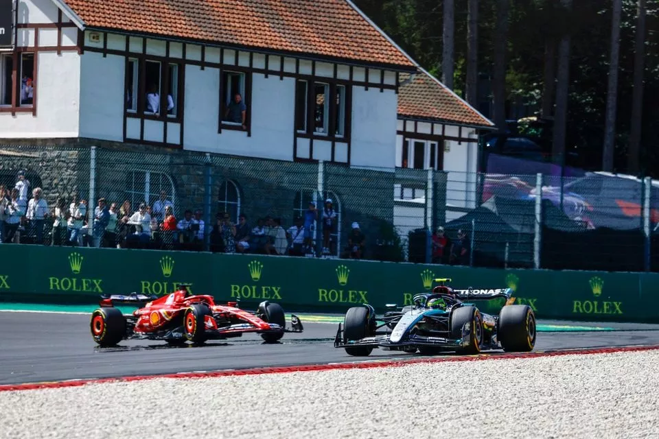 Lewis Hamilton, Mercedes F1 W15, Charles Leclerc, Ferrari SF-24