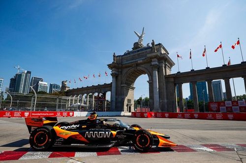 O'Ward critica a la IndyCar por demorar la amarilla en el gran choque de Toronto
