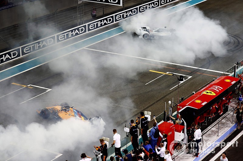 Alonso ringrazia Hamilton e Vettel per la passerella finale: