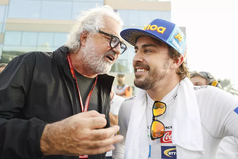 Fernando Alonso, McLaren, avec Flavio Briatore sur la grille