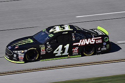 Kurt Busch si prende la pole a Talladega, lo Stewart-Haas Racing conquista le prime due file