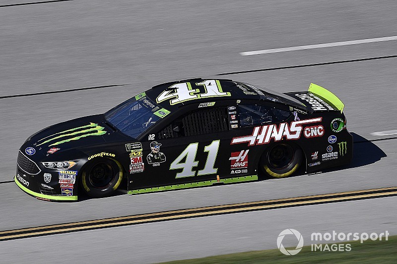 Kurt Busch si prende la pole a Talladega, lo Stewart-Haas Racing conquista le prime due file