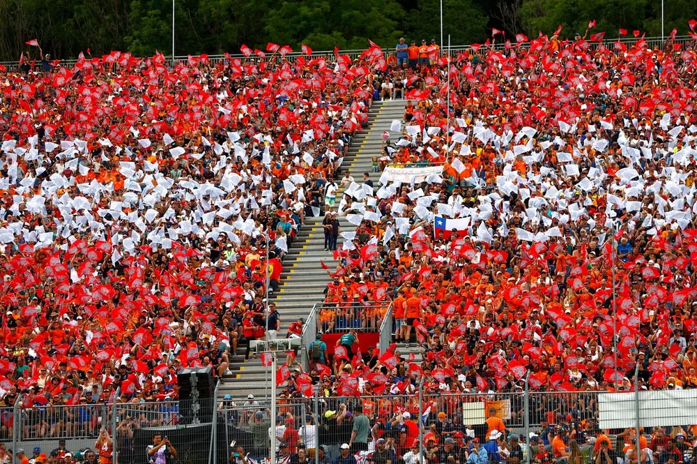 Des fans dans les tribunes