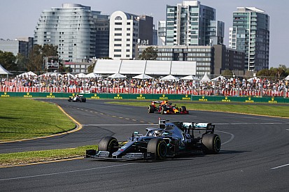 Mercedes descubre daño en el piso del auto de Hamilton