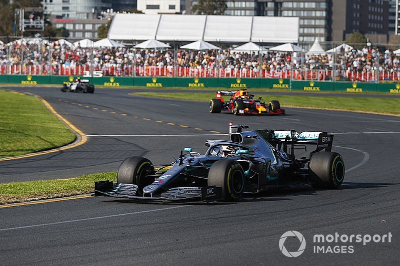 Mercedes discovers floor damage on Hamilton's car